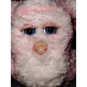 Tiger Electronics 2005 Strawberry Swirl Furby Blue Eyes, Nose Peeling, Works!!